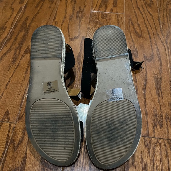 Cute strappy shoes - Picture 2 of 4